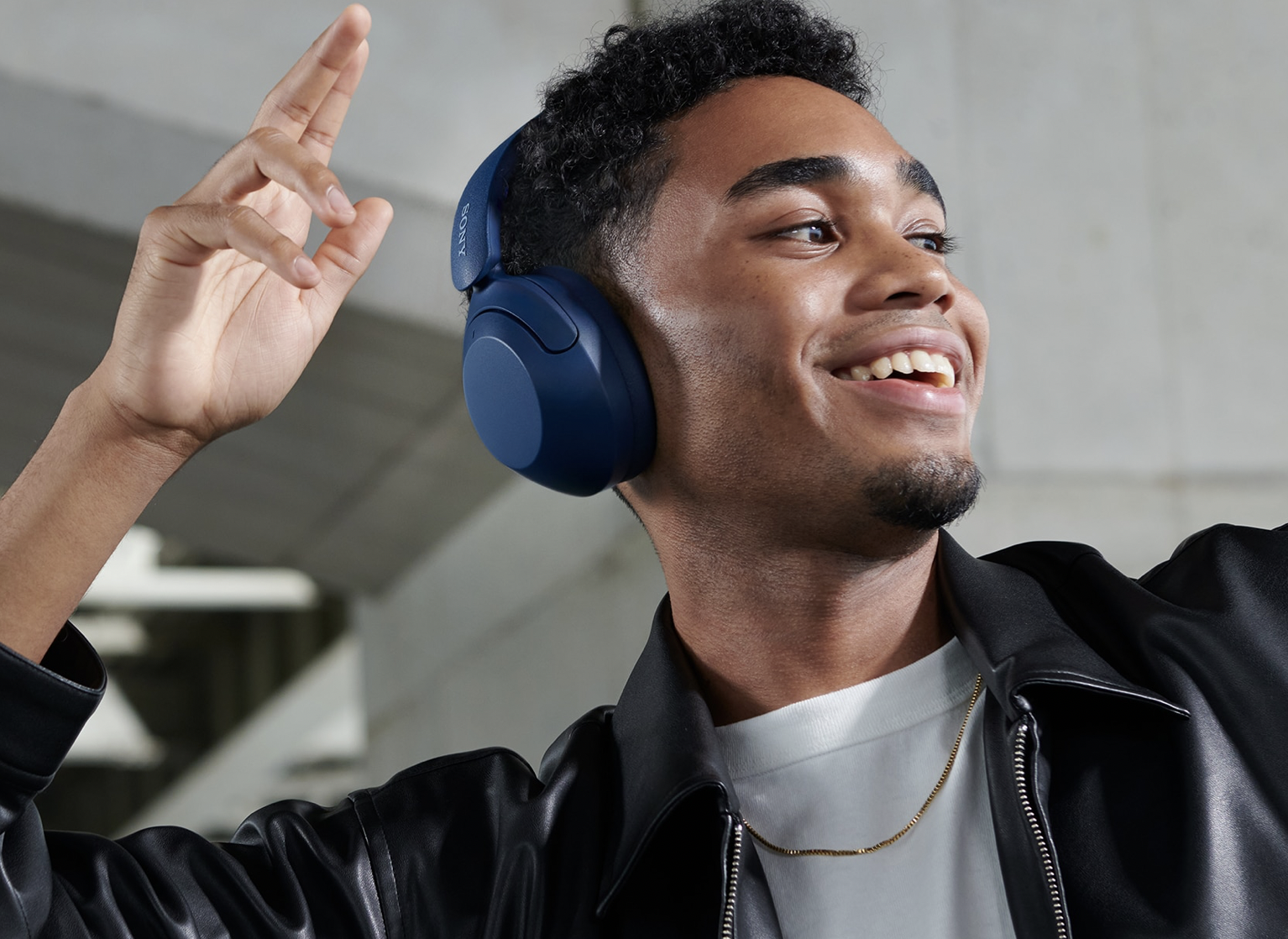 Sony WH-XB910N: full-size wireless headphones with ANC for $250